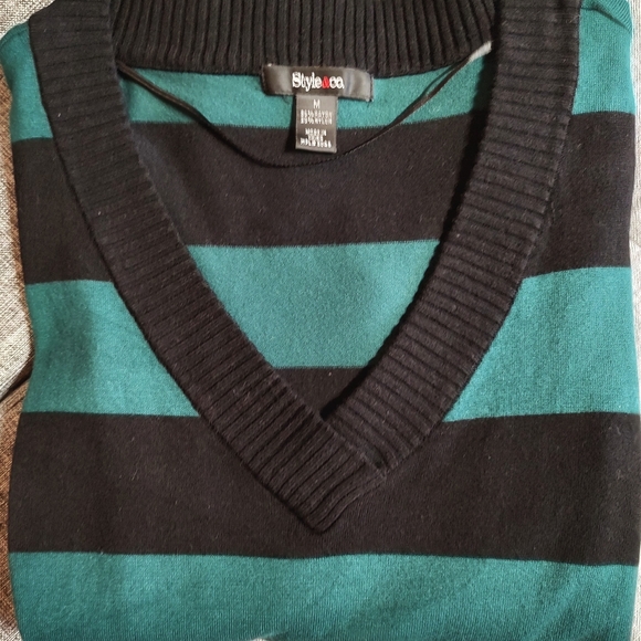 Style &Co. Midnight green black stripe v-neck sweater. Medium. - Picture 6 of 9